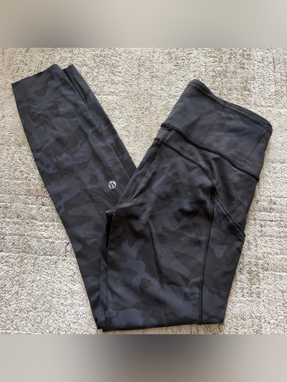 Lululemon Fast and Free Tight II 25"
Size 4 camo black
